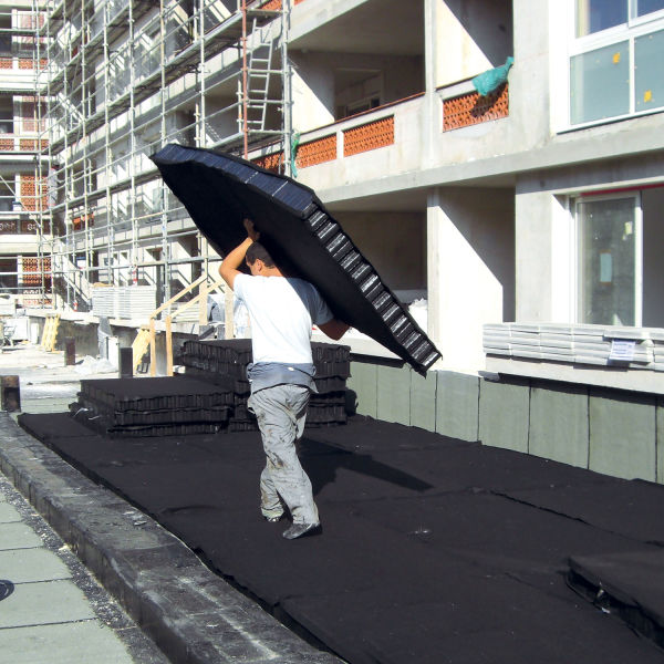 Le stockage des eaux en toitures : une pratique qui se développe