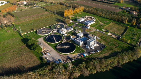 Suez et Salinity Solutions testent un pilote industriel d’osmose inverse hybride séquencée