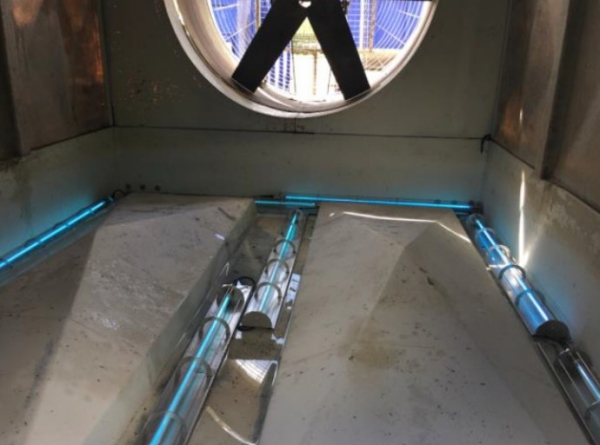 Solution mixte de désinfection des eaux par rayonnement UV-C et peroxyde d'hydrogène